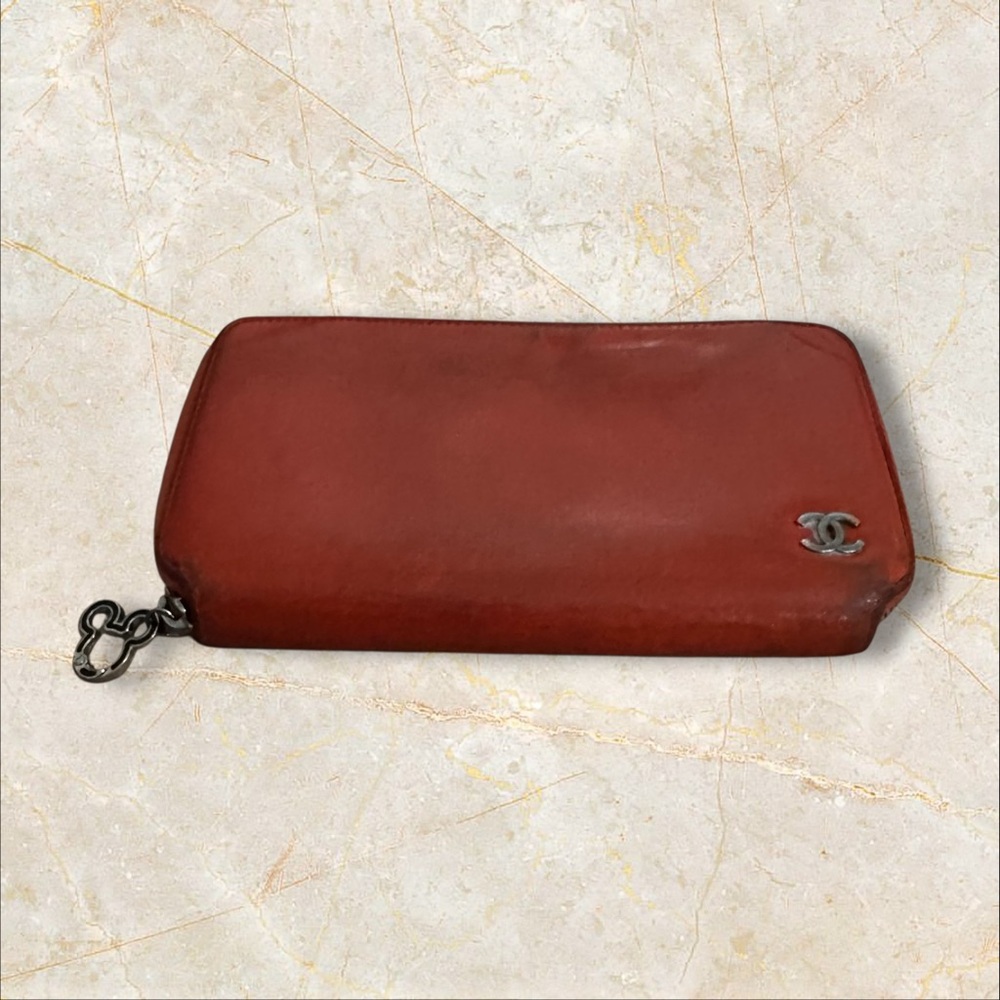 CHANEL vintage Red Leather Long Zip Wallet